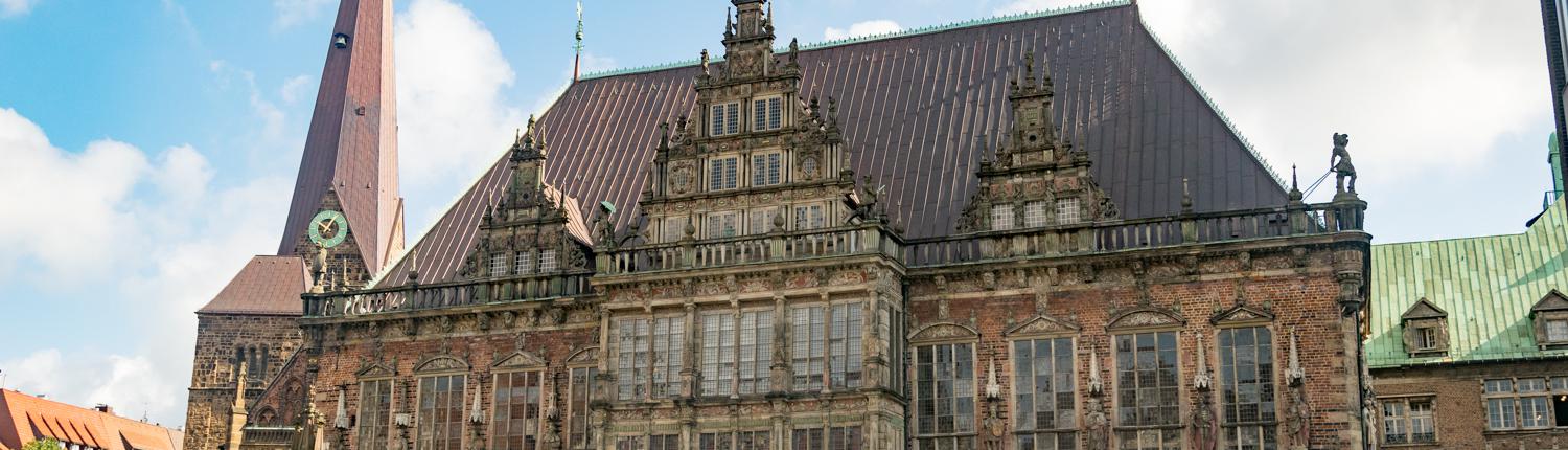 Bremer Rathaus und Roland sind über 600 Jahre alt.