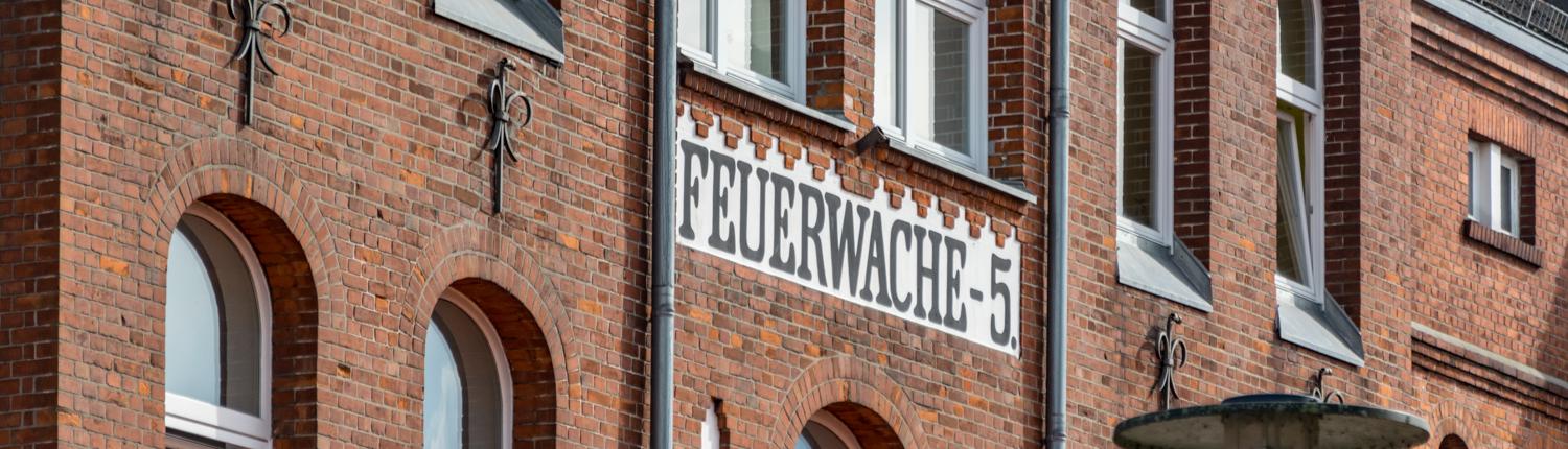 Die Alte Feuerwache 5 im Hafen in Bremen ist heute ein Restaurant.